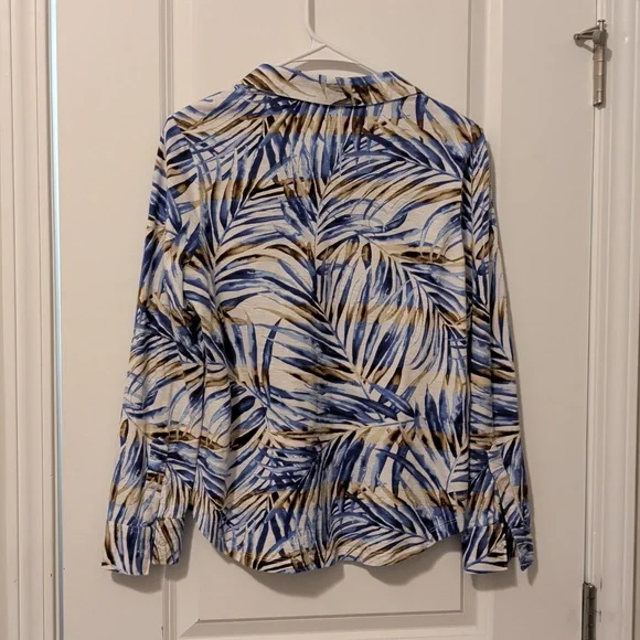 Tommy Bahama Women's Shirt - Picture 2 of 5